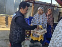 Sentuh Hati Masyarakat, Aksi Humanis Sat Reskrim Polres Sidrap Berbagi Sembako di Hari Jumat