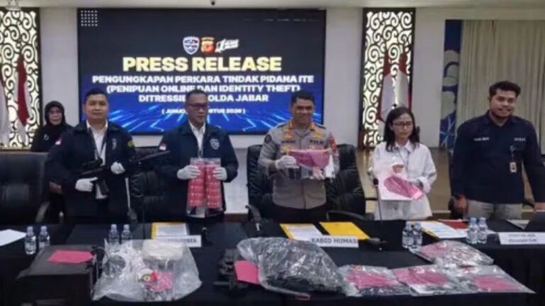 Polda Jabar Bongkar Sindikat Penipuan Daring “Passobis” Asal Sidrap, 12 Tersangka Diciduk