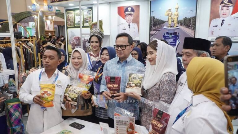 Wamendagri Bima Arya Kepincut Produk Unggulan Sidrap di Ajang Apkasi Otonomi Expo 2026