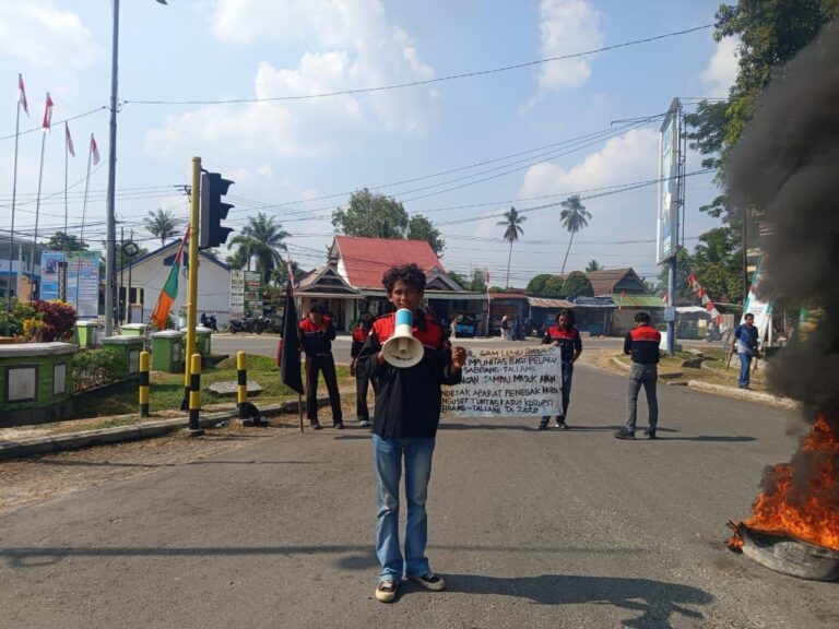 Gam Luwu Raya Gelar Aksi Di Dua Titik, menyikapi Dugaan korupsi ruas jalan Sabbang Tallang