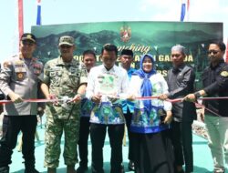 Perkuat Konektivitas Ekonomi Warga, Kapolres Sidrap Hadiri Peresmian Jembatan Garuda Merah Putih di Desa Kanie