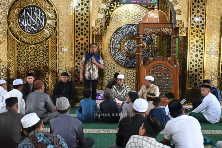 Dengar Keluhan Warga Desa Bila Riawa, Bupati Syaharuddin Alrif Gelar Dialog Usai Salat Jumat