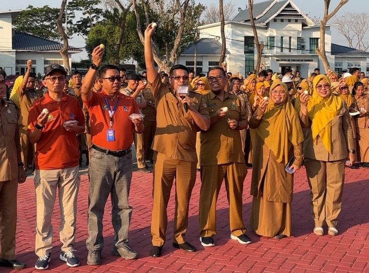 Dukung Peternak Lokal dan Cegah Stunting, Pemkab Sidrap Kampanyekan Gerakan Makan Telur