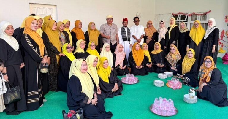 Meneladani Akhlak Rasulullah, Kelompok Arisan Massiddi Ati Sidrap Gelar Peringatan Maulid Penuh Kekeluargaan