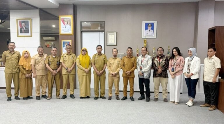 Dukung Lingkungan Asri, Bupati Syaharuddin Alrif Minta Telkom Bantu Rapikan Kabel Semrawut di Sidrap