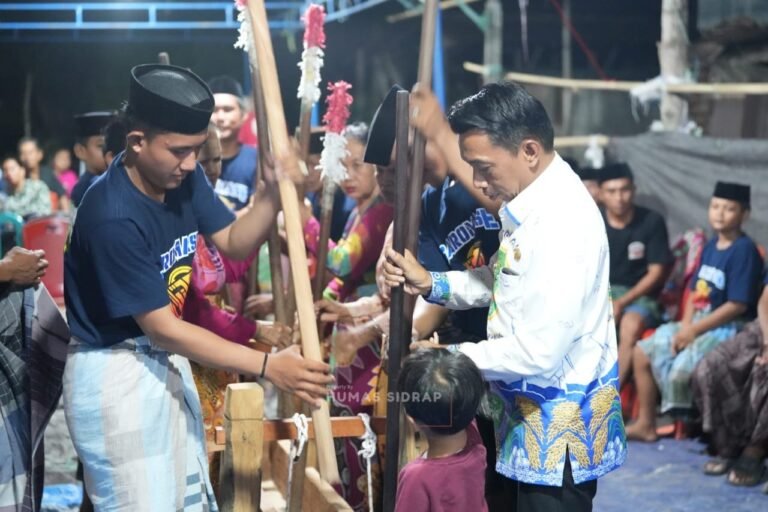 Bupati Sidrap Dorong Target Tiga Kali Panen Setahun Saat Hadiri Pesta Tradisi Mappadendang di Watang Pulu