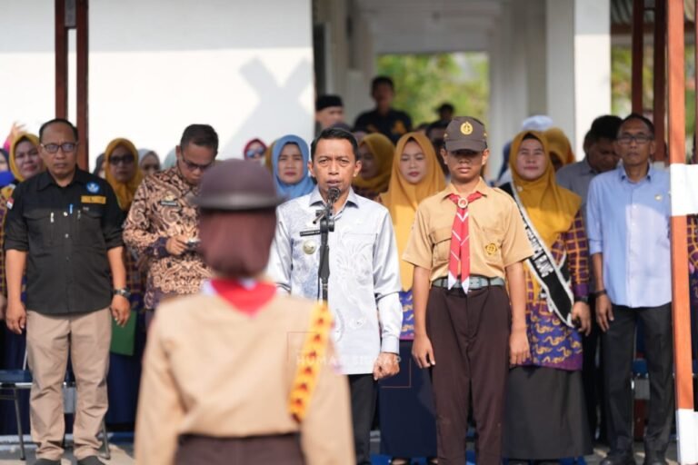 Sinergi Pendidikan Sidrap: Bupati Syaharuddin Alrif Pimpin Apel Pagi di UPT SMPN 2 Pangsid, Tekankan Karakter dan Semangat Berprestasi