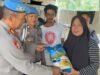 Wujud Kepedulian Sosial, Propam Polres Sidrap Bagikan Sembako di Desa Kanie