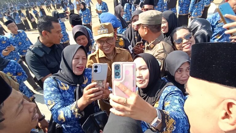 Momen Hangat di Konawe: Bupati Yusran Akbar Jadi “Bintang Dadakan” Usai Penyerahan SK PPPK