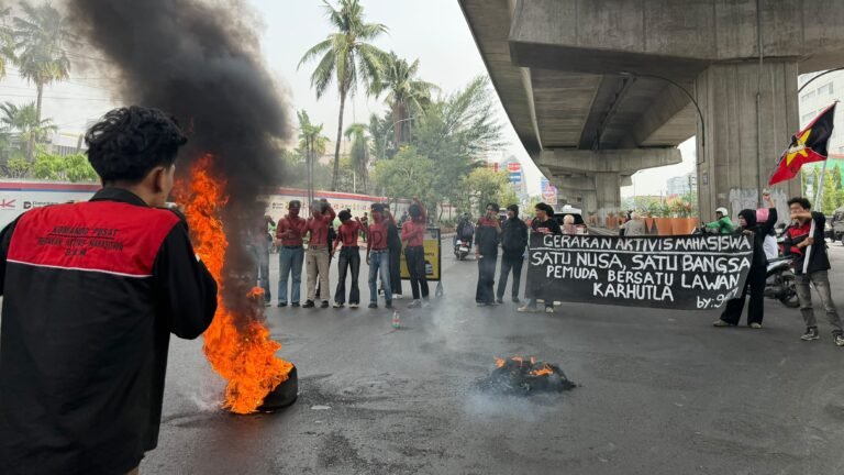 Sumpah Pemuda di Makassar Berdarah Asap, GAM Blokade Jalan Desak Prabowo-Gibran Atasi Karhutla