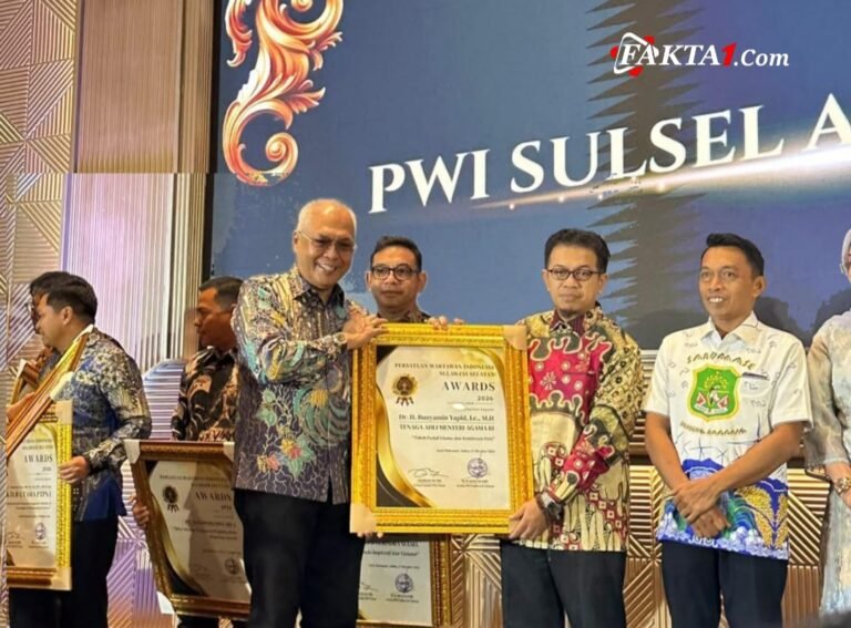 Harmoni Agama dan Media: Dr. Bunyamin M. Yapid Dianugerahi Penghargaan PWI Awards 2026